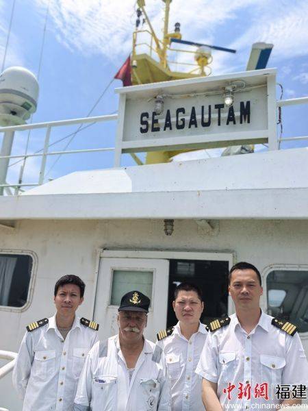 福州港引航站成功引领无动力外轮拖带进闽江