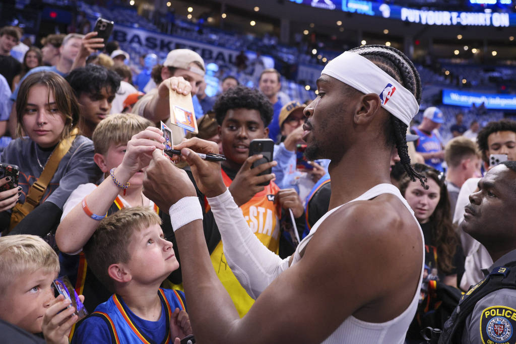 曾经连校队都进不去的男孩，如今成了NBA常规赛MVP