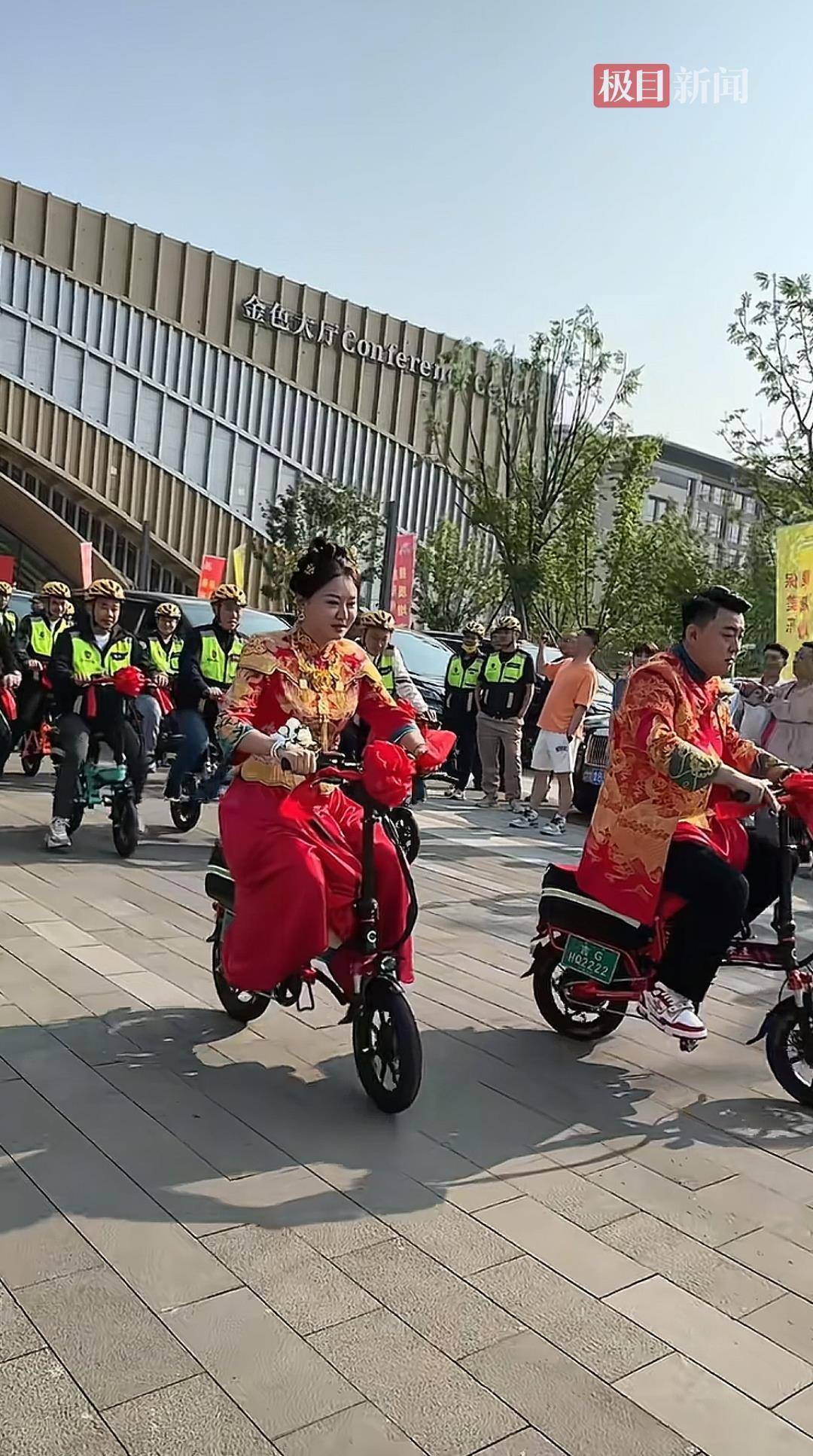 长春一代驾公司女老板骑电动自行车出嫁，200多名员工骑车护送场面壮观
